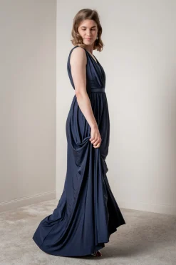 Blaues Brautjungfernkleid mit Rückenausschnitt |><noscript><img width=