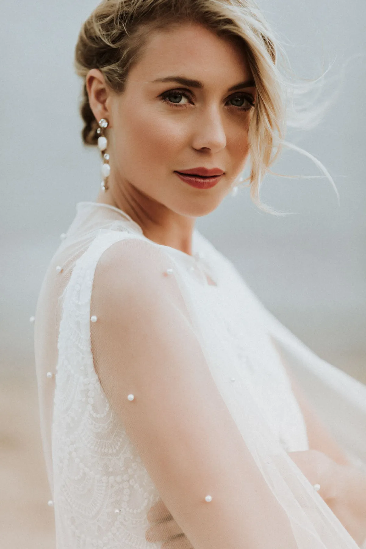 Bodenlanges Braut Cape mit Schmuckperlen>Untamed Petals Outlet