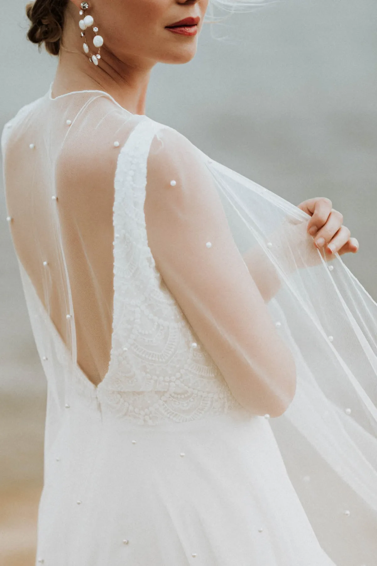 Bodenlanges Braut Cape mit Schmuckperlen>Untamed Petals Outlet