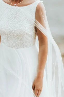 Bodenlanges Braut Cape mit Schmuckperlen><noscript><img width=