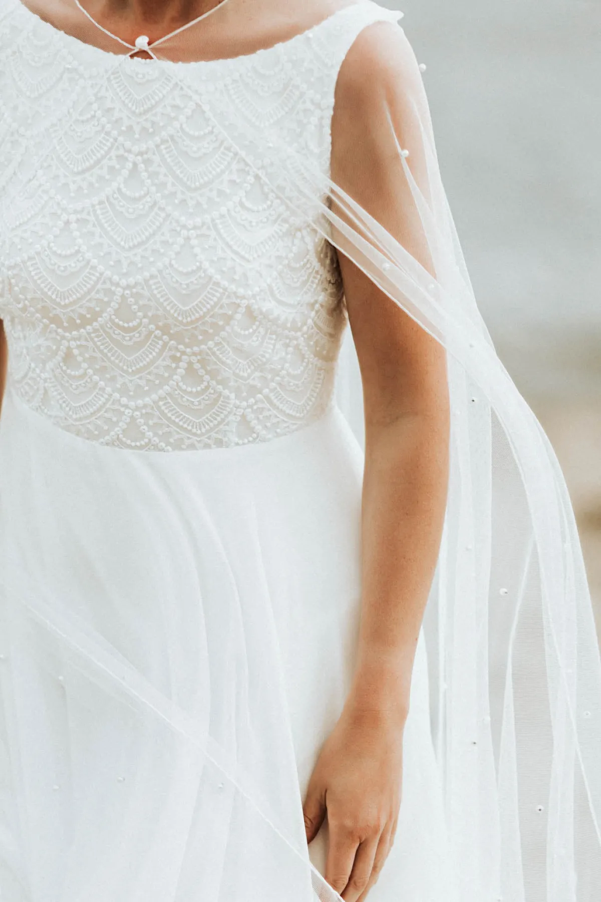 Bodenlanges Braut Cape mit Schmuckperlen>Untamed Petals Outlet