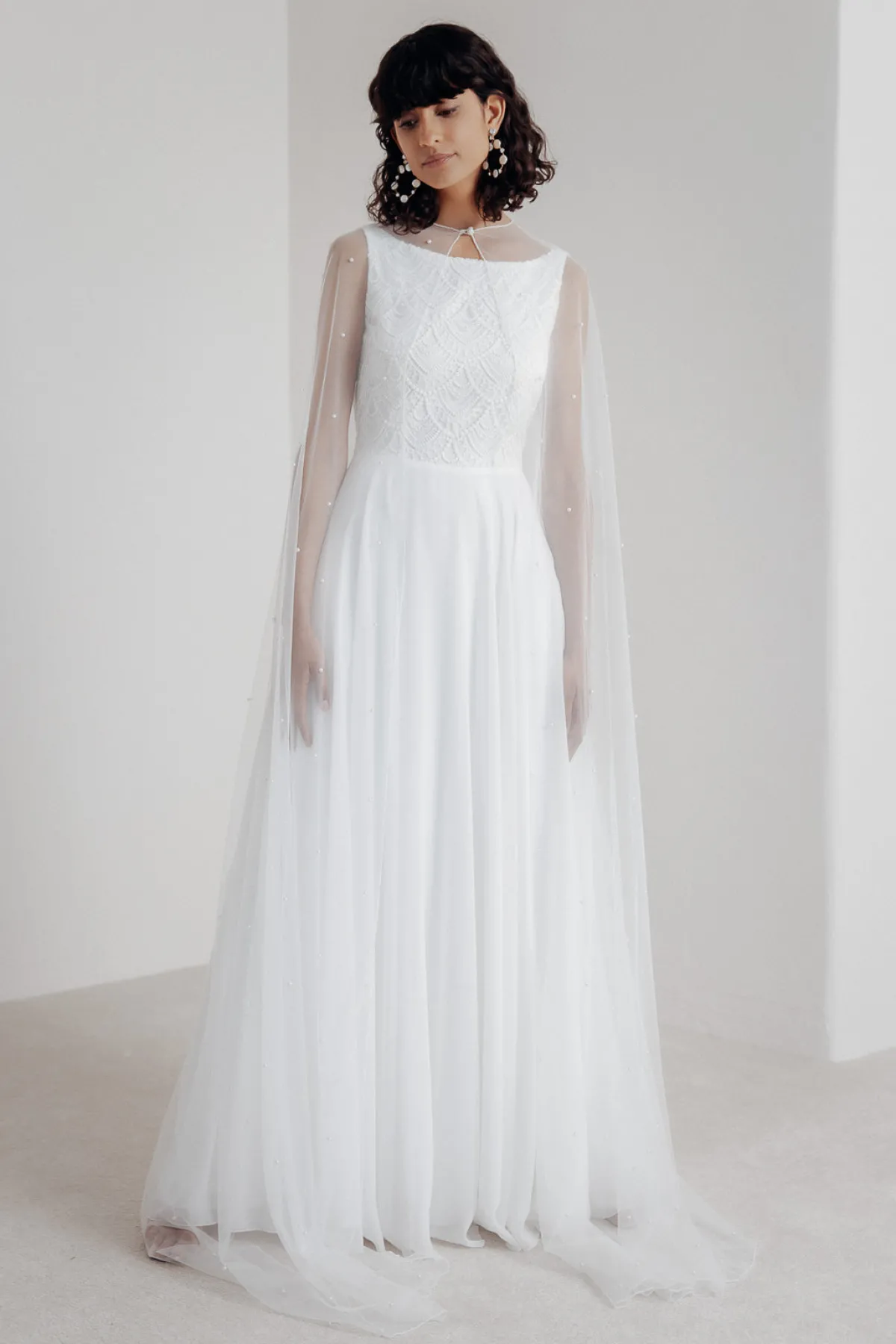 Bodenlanges Braut Cape mit Schmuckperlen>Untamed Petals Outlet