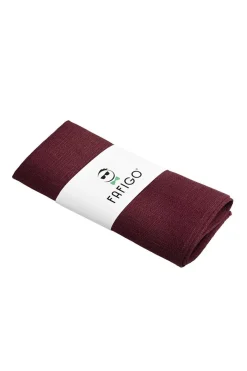 Bordeauxrote Fliege mit passendem Einstecktuch><noscript><img width=