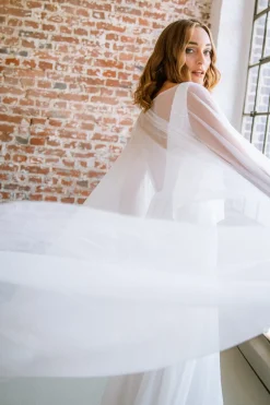 Braut Cape aus Softtüll mit Schleppe – Niamh>noni Outlet