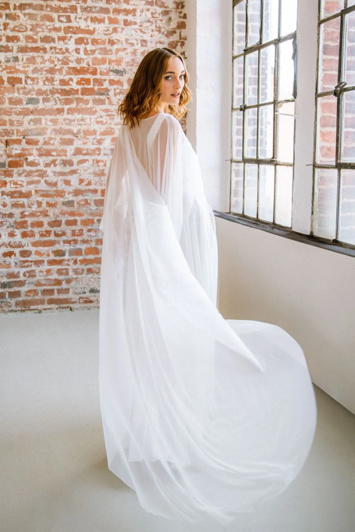 Braut Cape aus Softtüll mit Schleppe – Niamh>noni Outlet