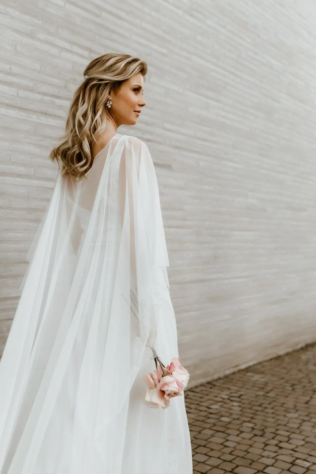 Braut Cape aus Softtüll mit Schleppe – Niamh>noni Outlet