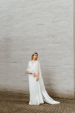 Braut Cape aus Softtüll mit Schleppe – Niamh><noscript><img width=