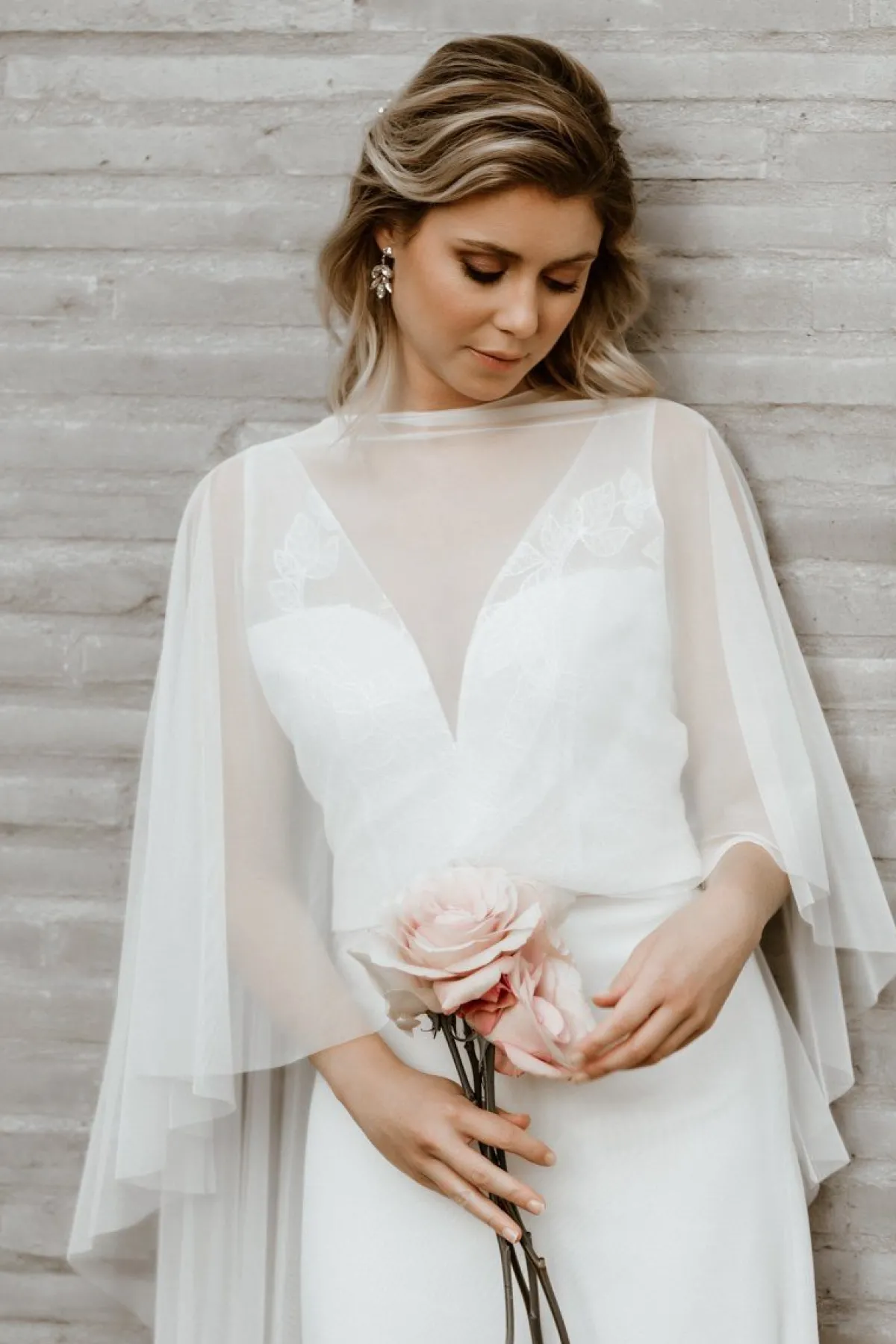 Braut Cape aus Softtüll mit Schleppe – Niamh>noni Outlet