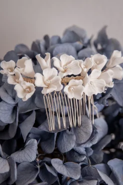 Braut Haarkamm mit Porzellanblüten>Poirier Online