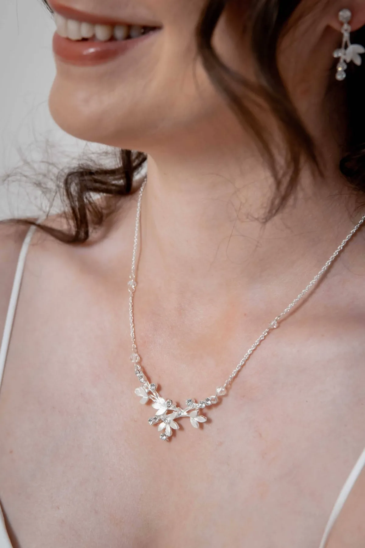 Braut Halskette mit Blätter- und Strass-Details>Weise Online