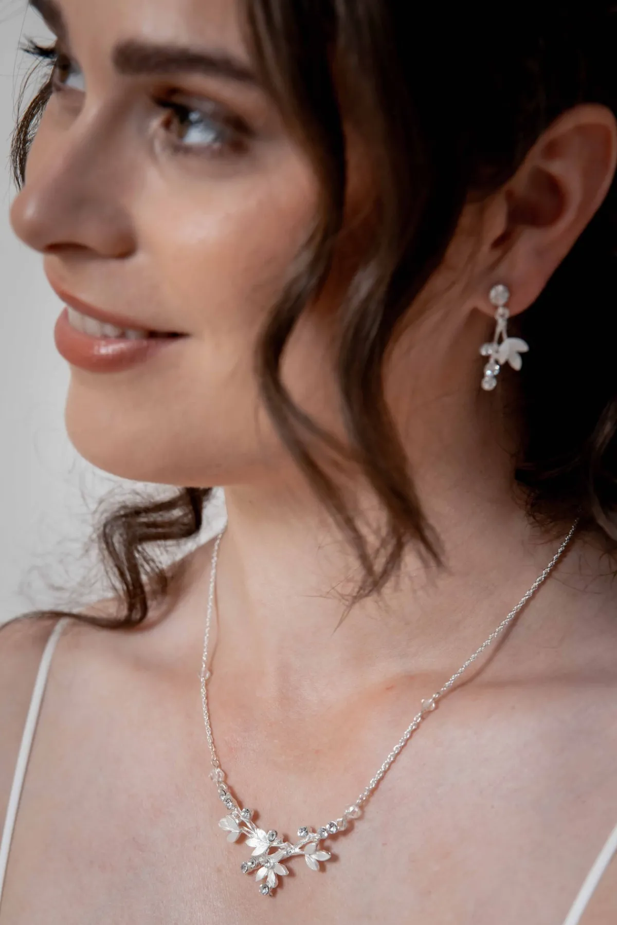 Braut Halskette mit Blätter- und Strass-Details>Weise Online