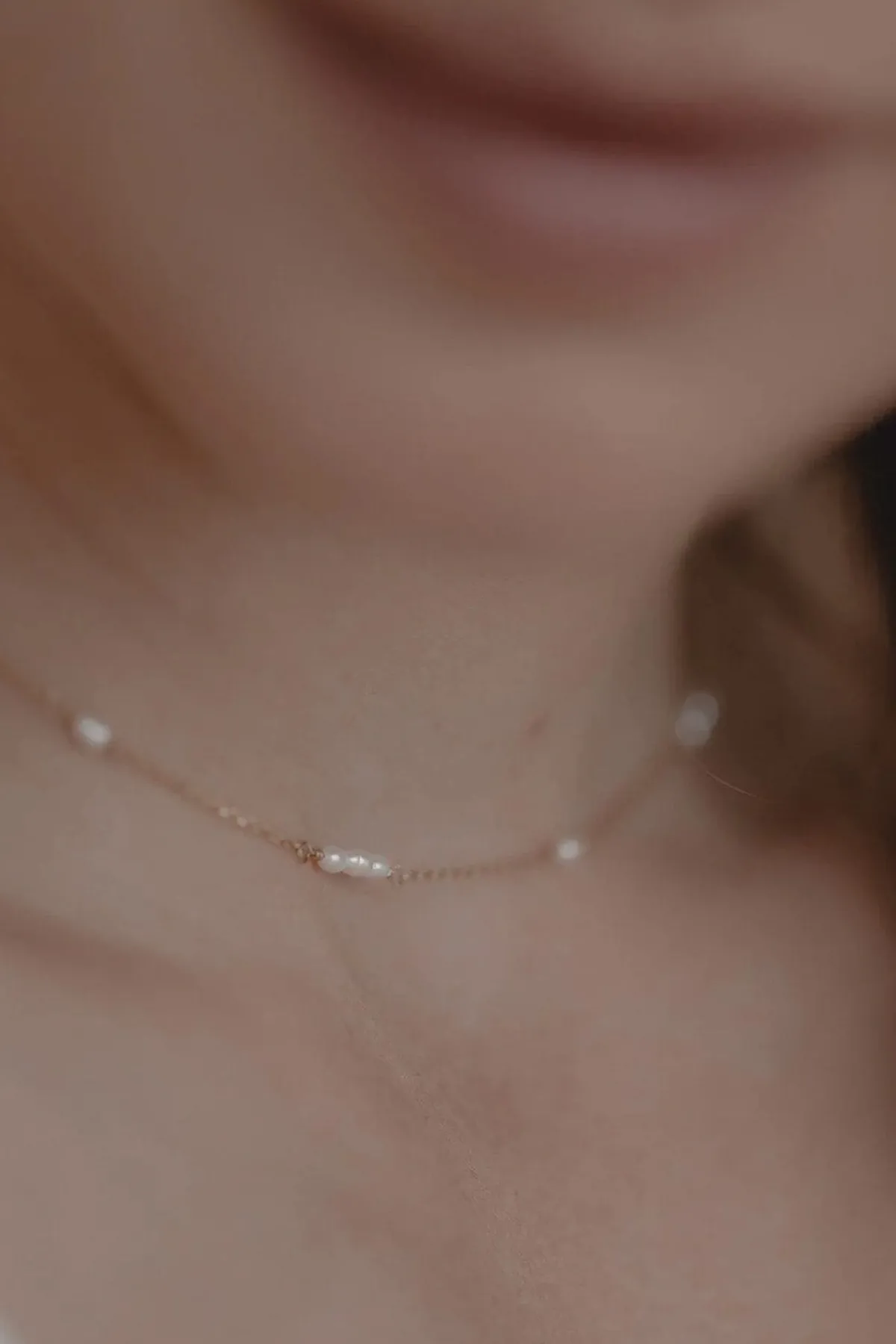 Braut Halskette mit kleinen Perlen – Celine>Juvelan