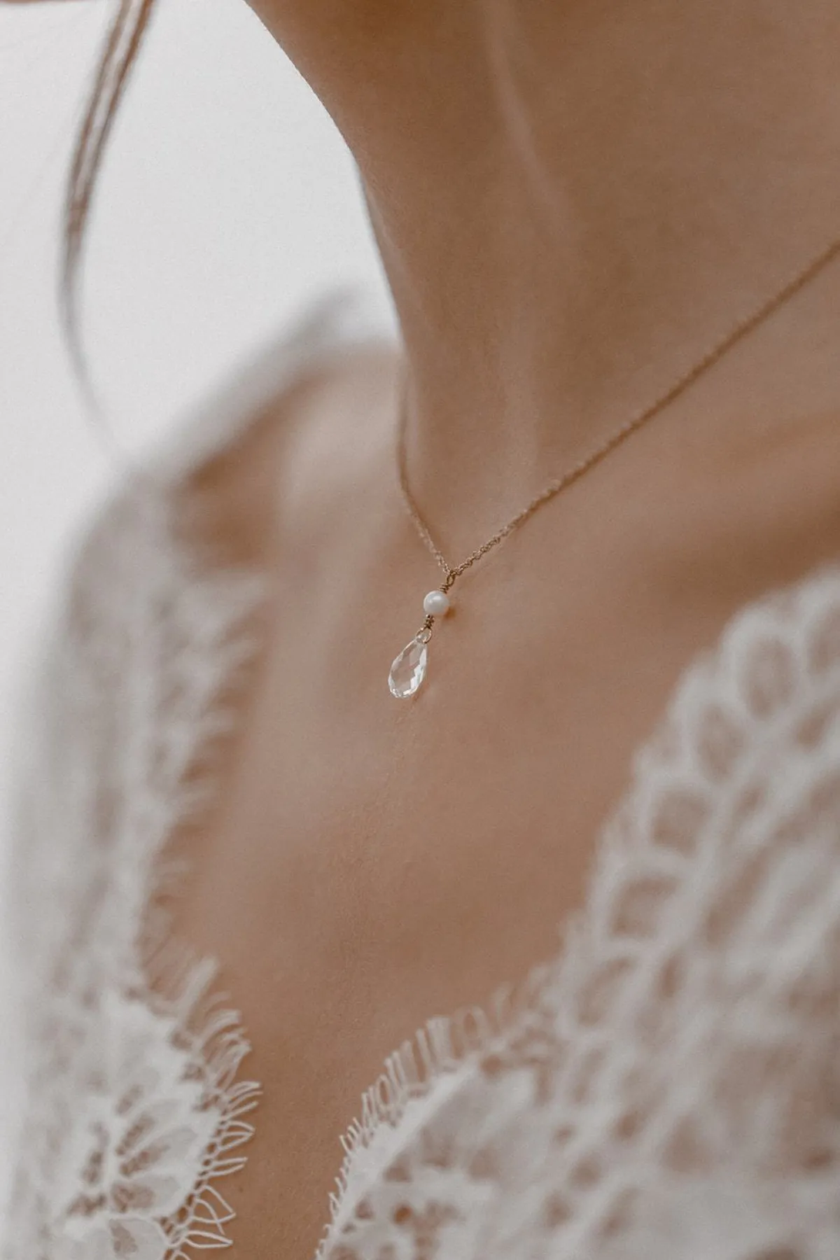 Braut Halskette mit Kristall-Tropfen und Süßwasserperle – Cupid>Juvelan Best