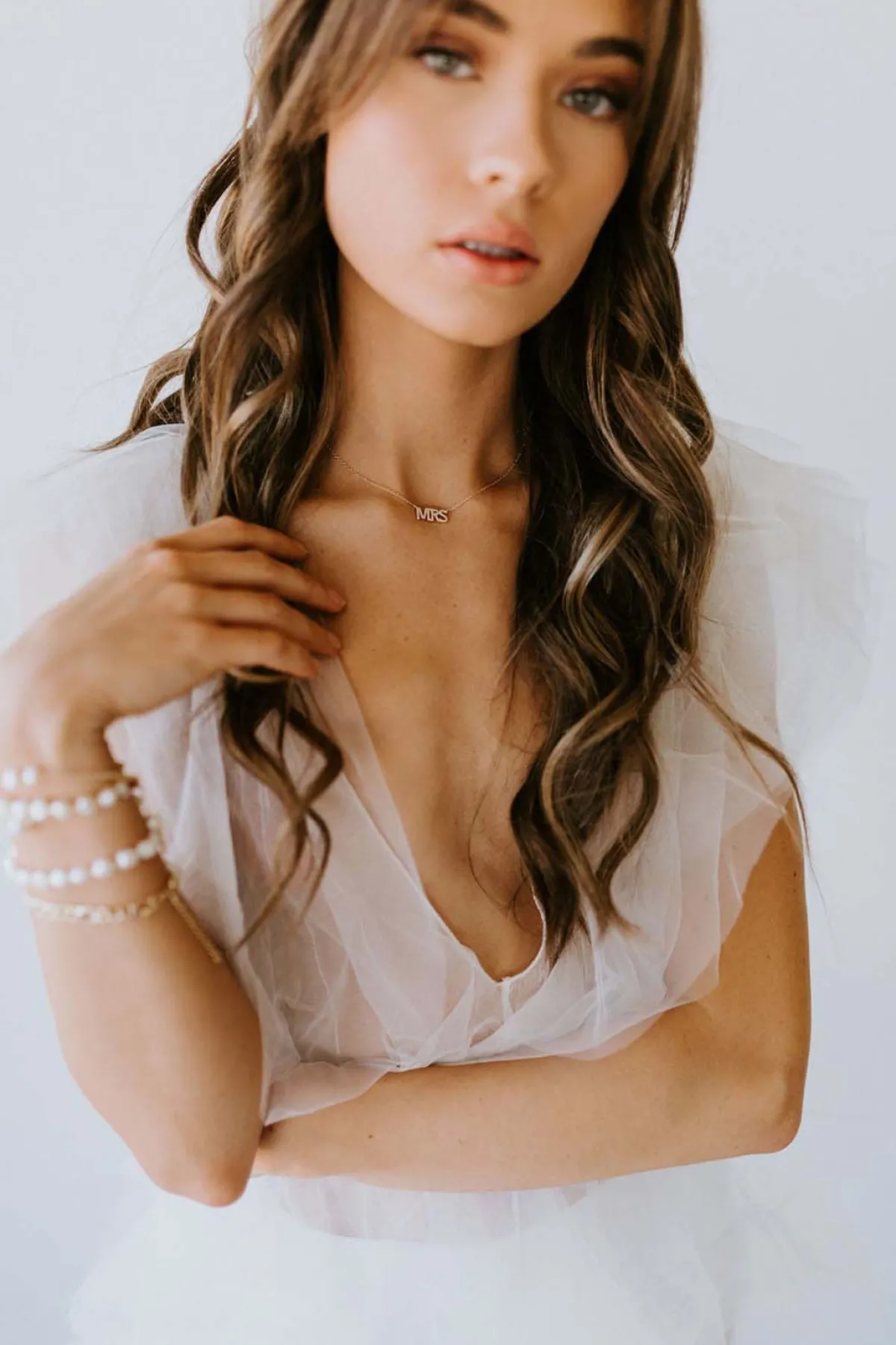 Braut Halskette mit Kristall-Anhänger "MRS">Untamed Petals