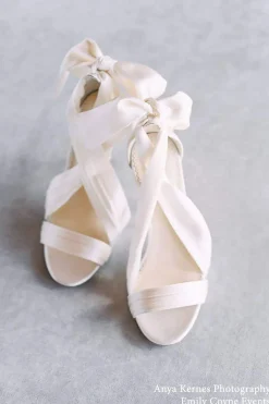 Braut High Heels mit Seidenband und Schleife – Kate Shoes><noscript><img width=
