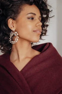 Braut Ohrringe mit Strass und Perlen in Kreisform><noscript><img width=