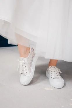 Braut Sneakers mit Spitze und Satinschnürsenkeln - Nelli Pearl Lace><noscript><img width=