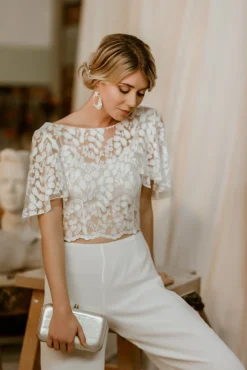 Braut Top aus Botanikspitze mit weiten Flügelärmeln – Lucy>noni Hot