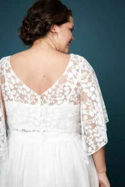 Braut Top aus Botanikspitze mit weiten Flügelärmeln – Lucy Curvy><noscript><img width=