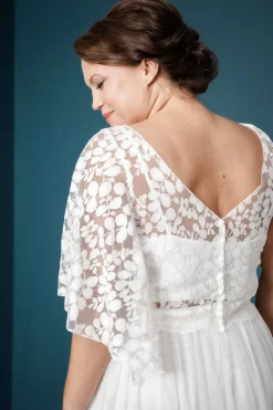 Braut Top aus Botanikspitze mit weiten Flügelärmeln – Lucy Curvy><noscript><img width=