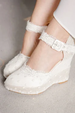 Braut Wedges mit Spitzenborten und Pünktchentüll - Lucy><noscript><img width=