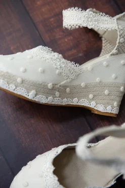 Braut Wedges mit Spitzenborten und Pünktchentüll - Lucy><noscript><img width=