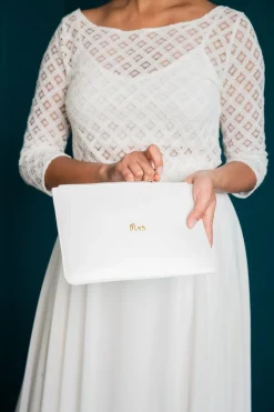 Braut-Pouch, Clutch mit Schriftzug "Mrs" in Chalky White –>Katie Loxton Best