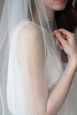 Brautschleier aus feinem Tüll mit Perlen in Ivory – Tempête>Davie & Chiyo New