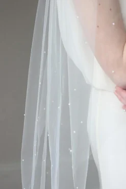 Brautschleier aus feinem Tüll mit Perlen in Ivory – Tempête>Davie & Chiyo New