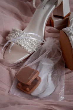 Brautschuh mit Perlen – Lauren Ivory Satin | G.Westerleigh><noscript><img width=