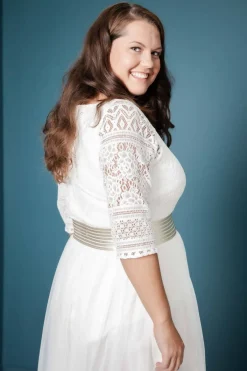 Elastischer Brautgürtel in Gold oder Silber – Mailenn Curvy><noscript><img width=