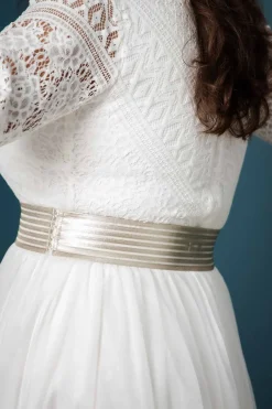 Elastischer Brautgürtel in Gold oder Silber – Mailenn Curvy><noscript><img width=
