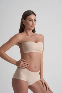 Fashion Tape als BH-Ersatz –><noscript><img width=