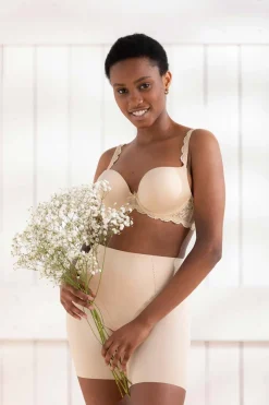 Figurformende Shorts in Beige – Dream Shaper Short><noscript><img width=