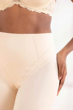 Figurformende Shorts in Beige – Dream Shaper Short><noscript><img width=