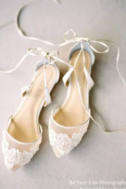 Flache Brautschuhe mit Spitze – Alicia Ivory Shoes>Bella Belle Best