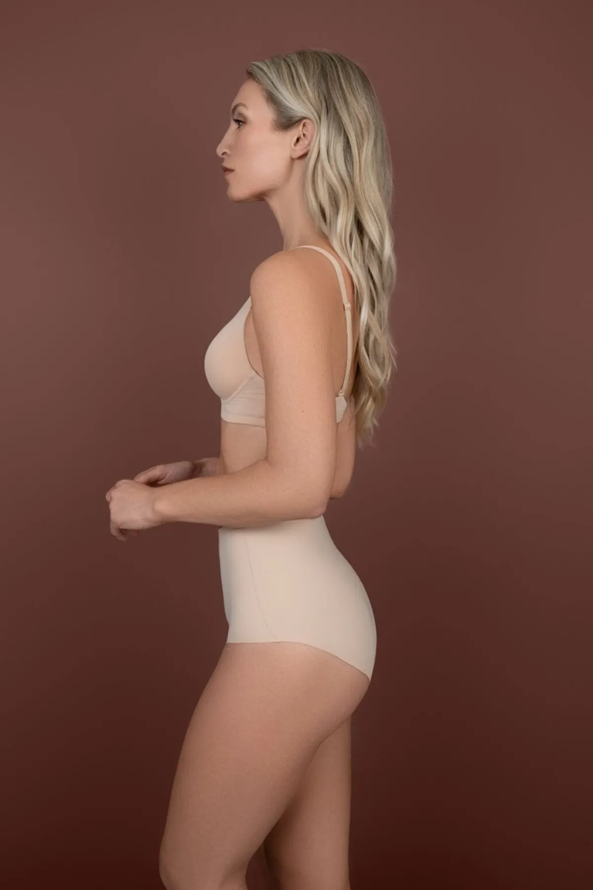 Formender Mid-Waist Slip in Beige –>Bye Bra Hot