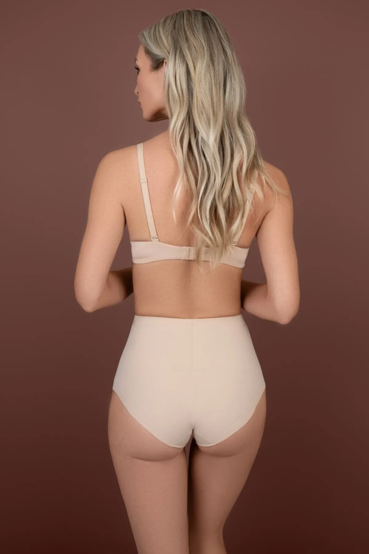Formender Mid-Waist Slip in Beige –>Bye Bra Hot