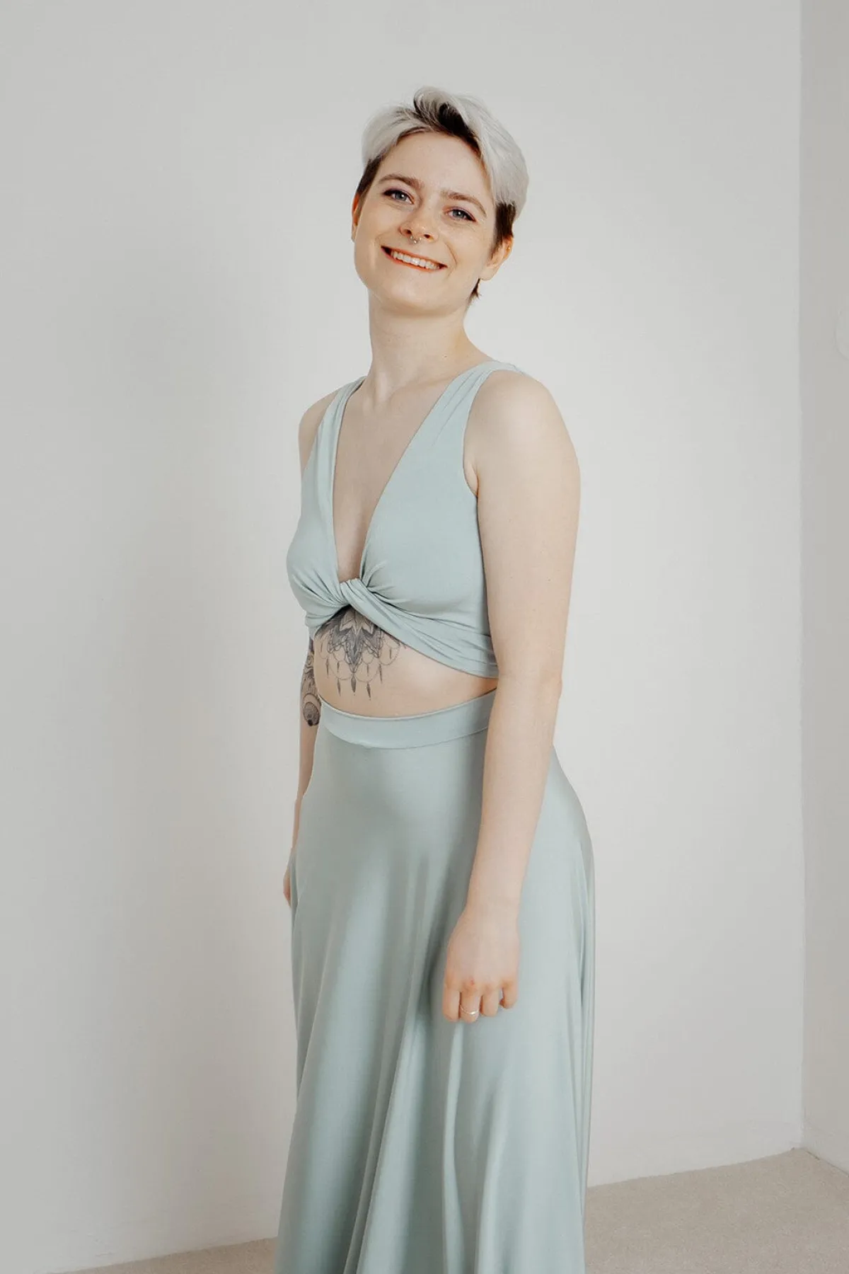 Grünes Brautjungfernkleid – Reverse Gown Sage>twobirds