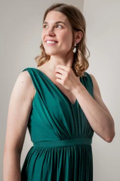 Grünes Brautjungfernkleid mit V-Ausschnitt |><noscript><img width=