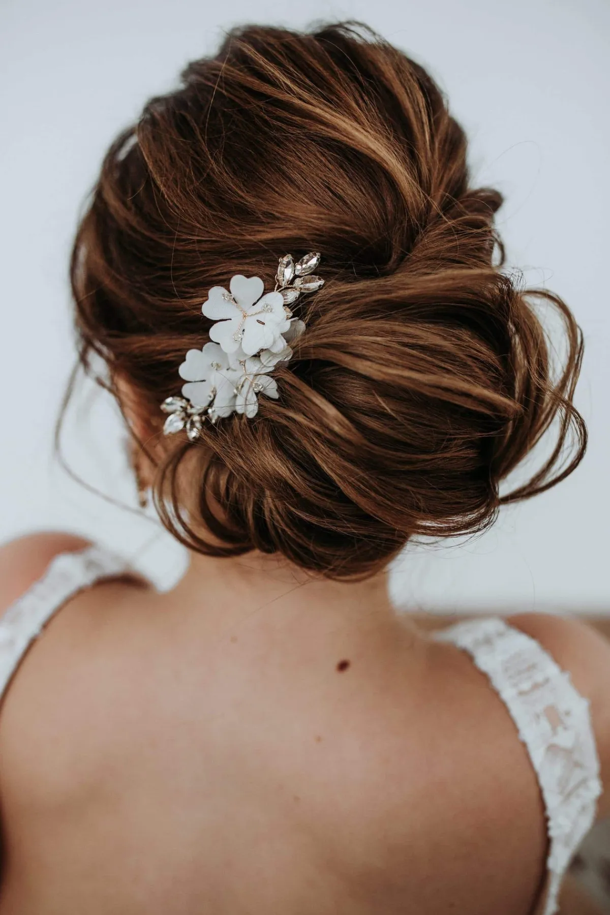 Haarkamm mit Strasssteinen und Stoffblüten>La Chia Clearance