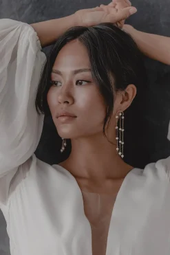 Halbrunde lange Perlen-Ohrhänger – Eliza><noscript><img width=