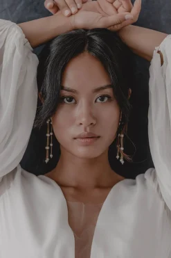 Halbrunde lange Perlen-Ohrhänger – Eliza><noscript><img width=