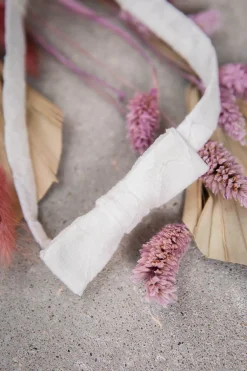 Hübsche Fliege für Kinder aus Norine-Spitze in Ivory –><noscript><img width=