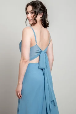 Hellblaues Abendkleid mit Rückendetail | ><noscript><img width=