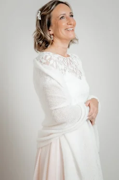 Ivoryfarbene Braut Stola aus Strickmix><noscript><img width=