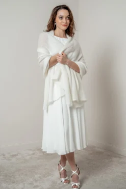 Ivoryfarbene Braut Stola aus Strickmix><noscript><img width=