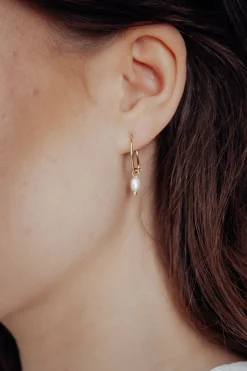 Kleine Creolen mit Anhängern aus Halbedelstein oder Perlen – Gemstone Hoops><noscript><img width=