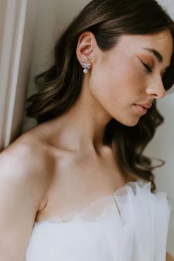 Kleine Ohrstecker mit Kristallschleife und Perle><noscript><img width=