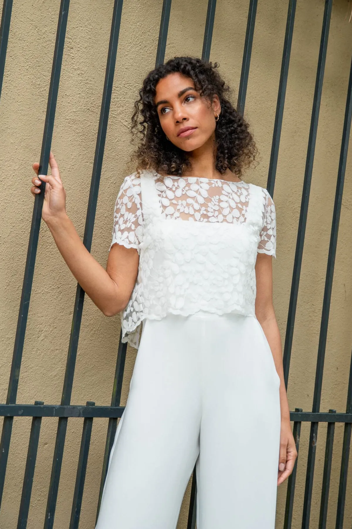 Kurzarm-Braut Top aus Blätterspitze – Aza>noni New